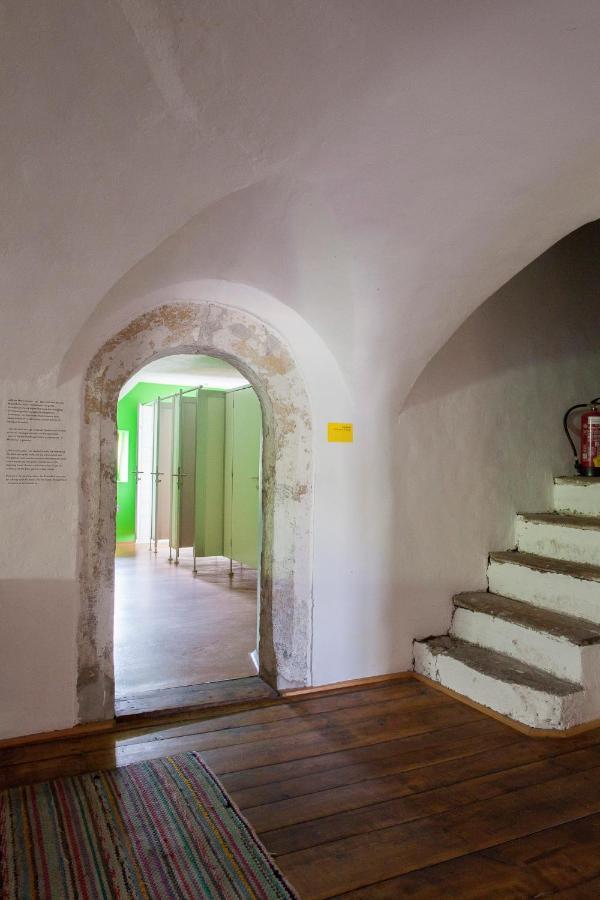 Romedihof Backpacker Hostel Karrosten ภายนอก รูปภาพ