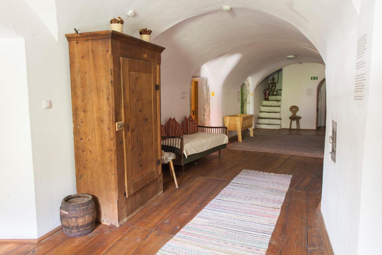 Romedihof Backpacker Hostel Karrosten ภายนอก รูปภาพ