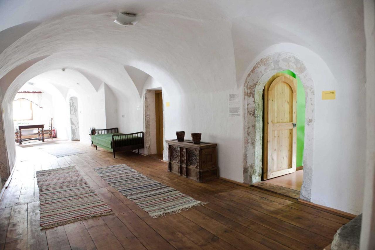 Romedihof Backpacker Hostel Karrosten ภายนอก รูปภาพ