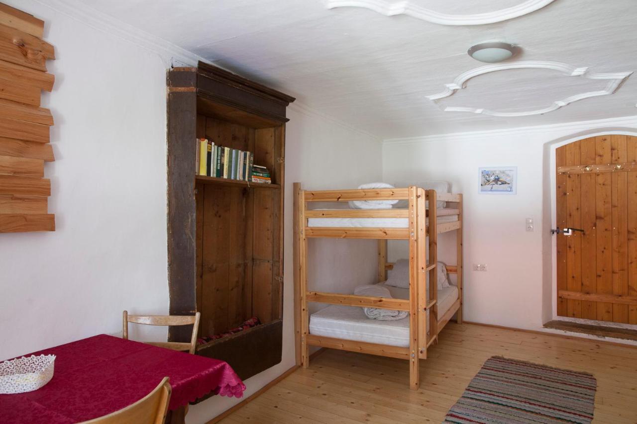 Romedihof Backpacker Hostel Karrosten ภายนอก รูปภาพ