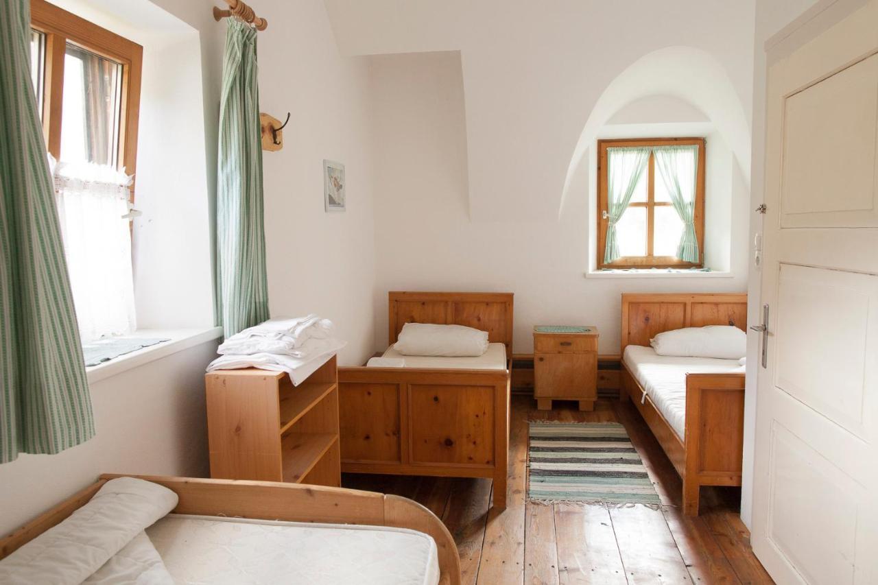 Romedihof Backpacker Hostel Karrosten ภายนอก รูปภาพ