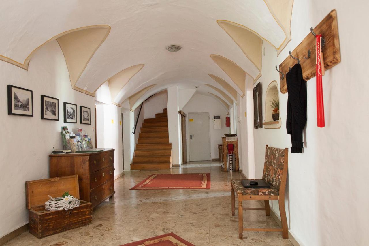 Romedihof Backpacker Hostel Karrosten ภายนอก รูปภาพ