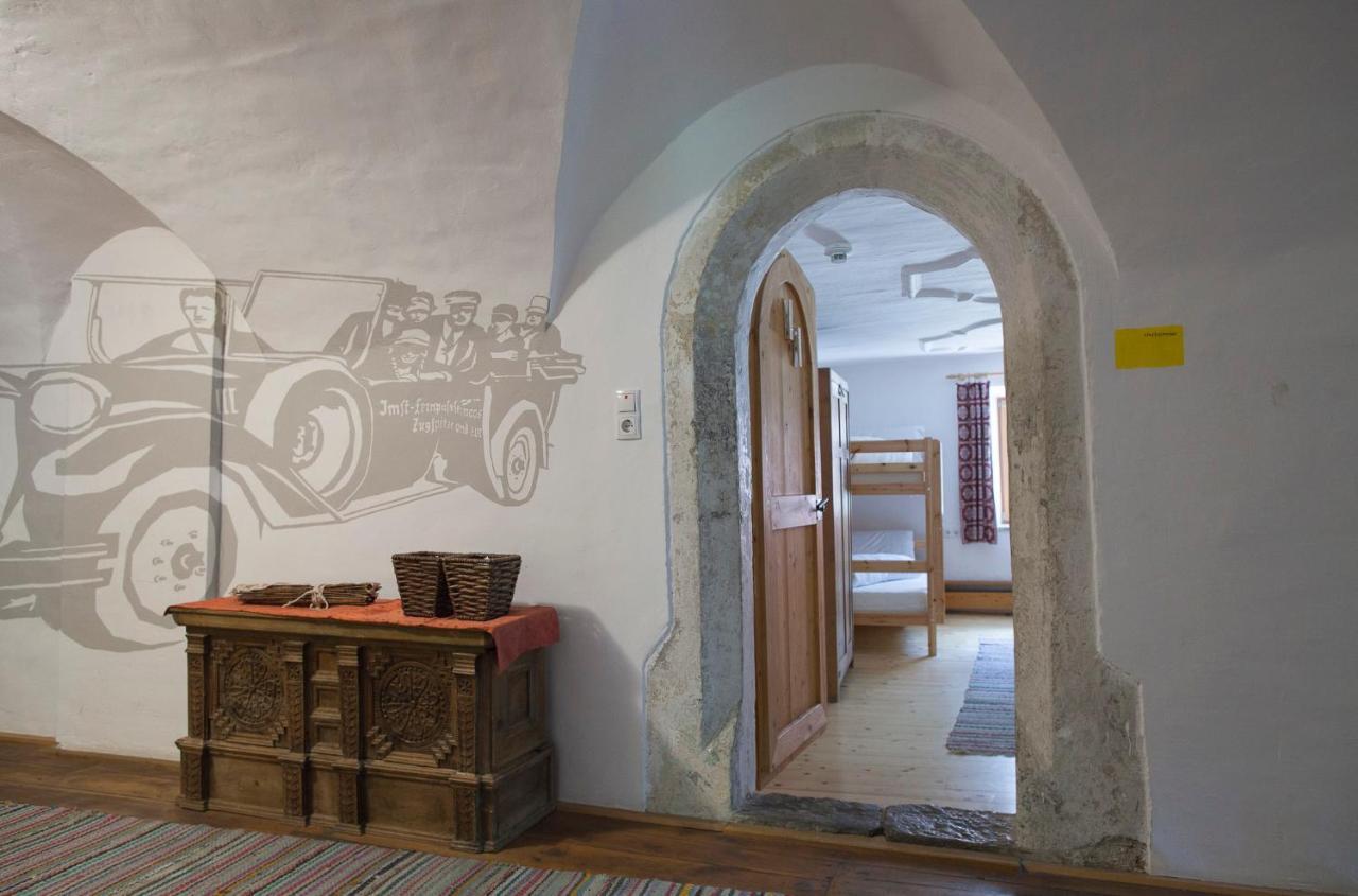 Romedihof Backpacker Hostel Karrosten ภายนอก รูปภาพ