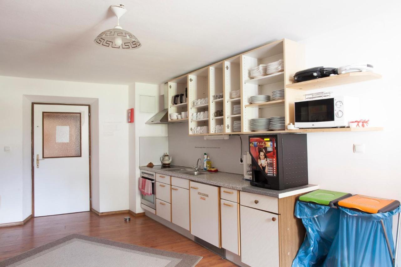 Romedihof Backpacker Hostel Karrosten ภายนอก รูปภาพ