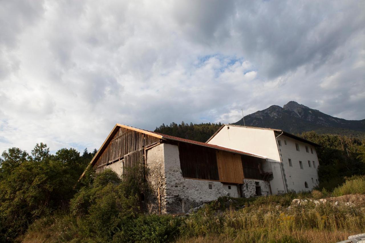 Romedihof Backpacker Hostel Karrosten ภายนอก รูปภาพ