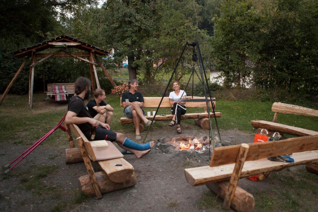 Romedihof Backpacker Hostel Karrosten ภายนอก รูปภาพ